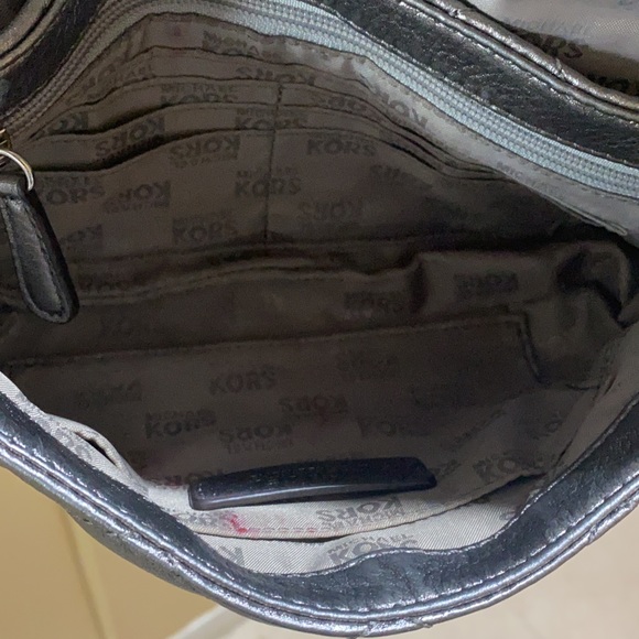 Micheal kors leather bag - Picture 3 of 3